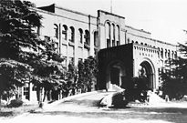 久留米大学本館